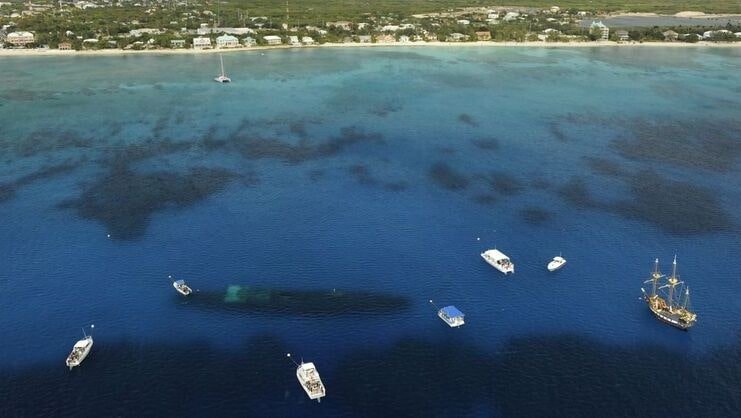 aerial picture showing 7 boats tied to buoys around the kittiwake wreck